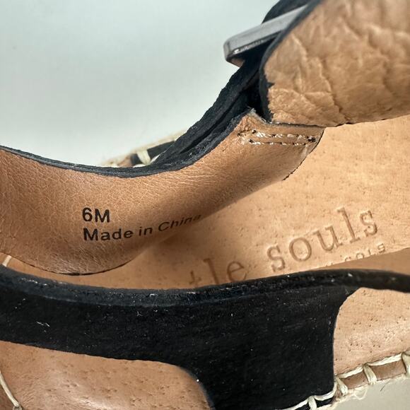 NWB Gentle Soul Womens Lizzy T-Strap Buckle Lightweight Platform Sandal Black 6M - Picture 8 of 10